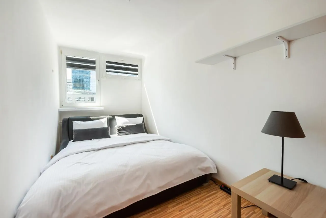 ורשה Rondo Onz Standard Apartment
